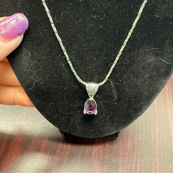 Avon Silvertone color pest necklace with luminous accents NIB vintage 2005 - Picture 7 of 7